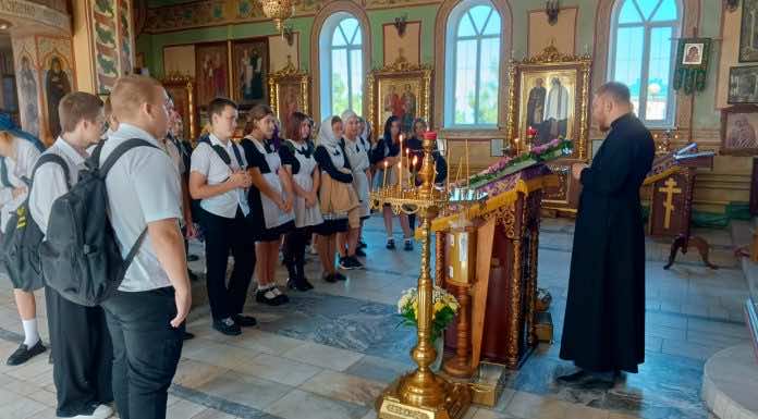 Экскурсия для школьников прошла в храме Святой Троицы станицы Динской