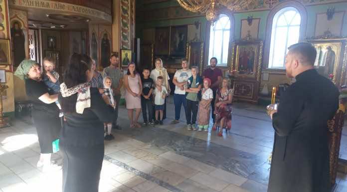 Храм Святой Троицы посетили члены общества глухих