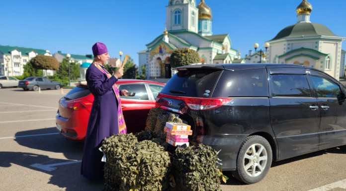 Протоиерей Иоанн Лапко освятил гуманитарный груз