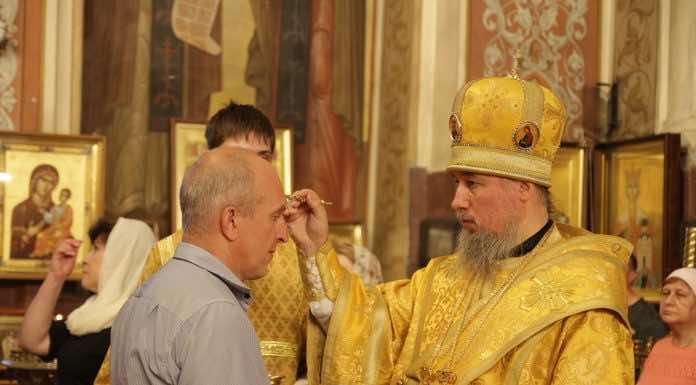 Митрополит Василий совершил Всенощное бдение в Свято-Екатерининском кафедральном соборе