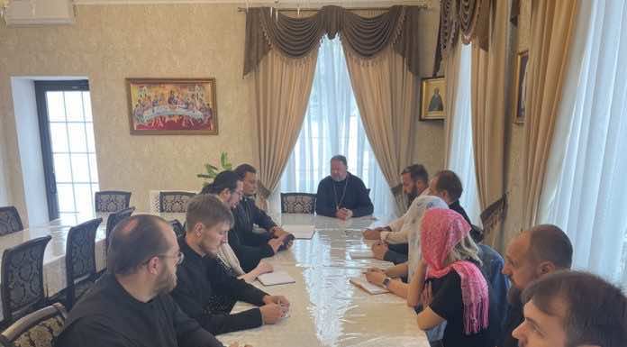 В благочиниях прошли совещания по вопросам работы с молодежью