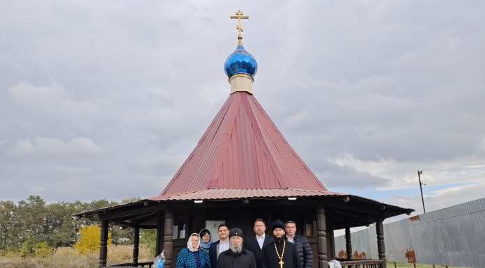 Митрополит Василий совершил рабочий визит в строящийся Иоанно-Юрьевский храм