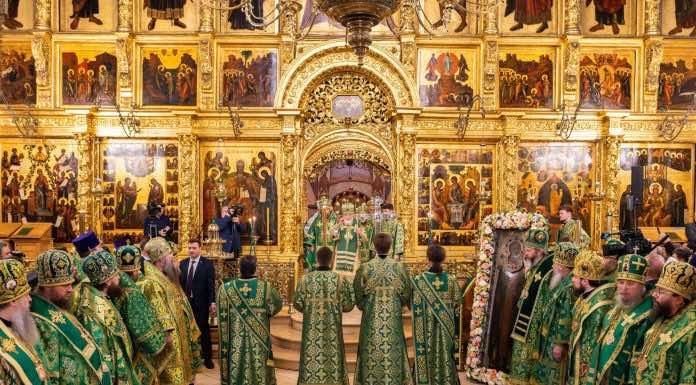 В день памяти преподобного Сергия Радонежского митрополит Василий сослужил Святейшему Патриарху Кириллу за Литургией в Успенском соборе Троице-Сергиевой лавры