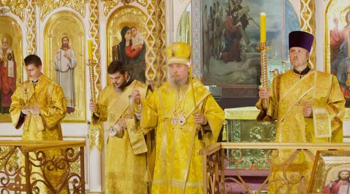 Митрополит Василий совершил всенощное бдение в Свято-Троицком соборе города Краснодара