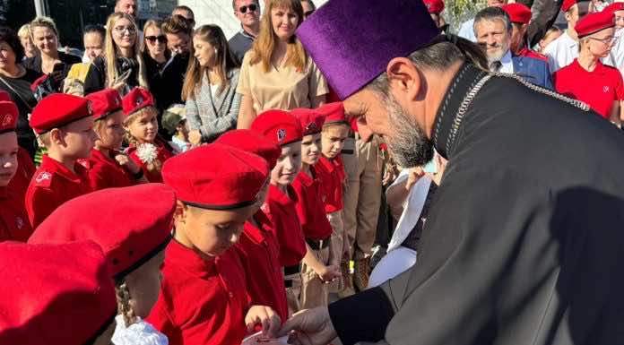 Протоиерей Сергий Лопасов принял участие в торжественной церемонии вступления в движение Юнармии