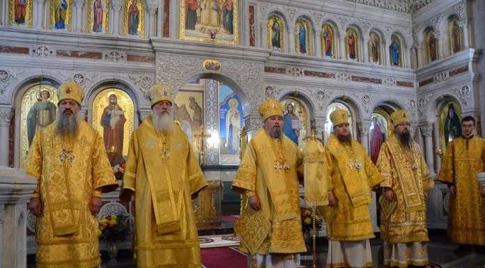 Архиереи Кубанской митрополии почтили память святителей Московских в Александро-Невском соборе Краснодара