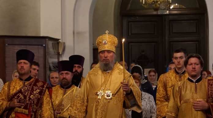 Митрополит Василий совершил всенощное бдение в Александро-Невском соборе в канун дня памяти святителей Московских