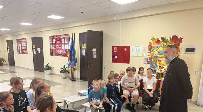 Священник встретился с участниками детских творческих коллективов