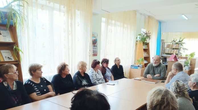 В станице Северской прошла встреча благочинного с читателями и сотрудниками библиотеки
