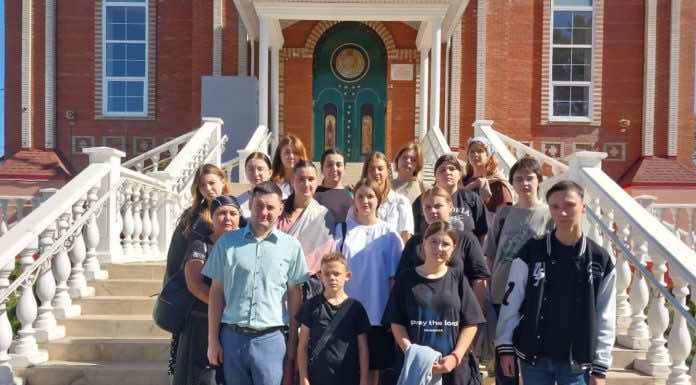 Студенты приняли участие в субботнике в храме Вознесения Господня