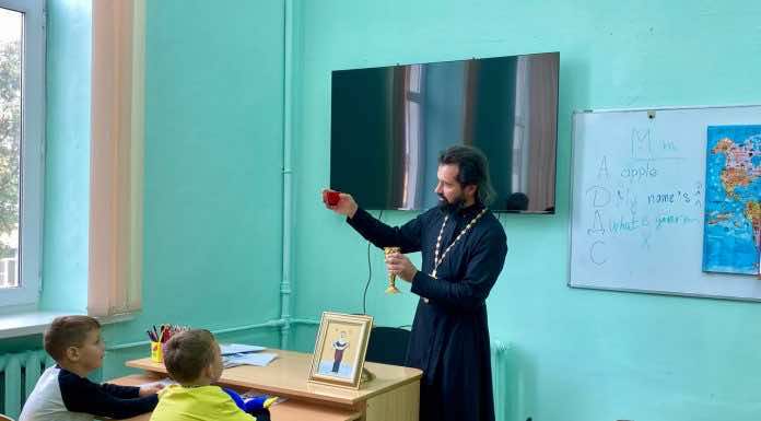 Иерей Павел Максимец провел встречу с учащимися и педагогами Дома творчества