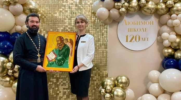 Настоятель храма Вознесения Господня поздравил школу с юбилеем