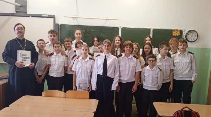 Священник рассказал юным казачатам о равноапостольном князе Владимире