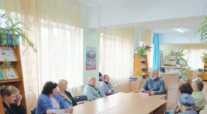 Иерей Максим Белов встретился с сотрудниками и читателями библиотеки ст. Северской