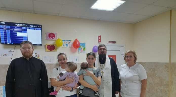 Священнослужители посетили Динскую центральную районную больницу и детскую поликлинику