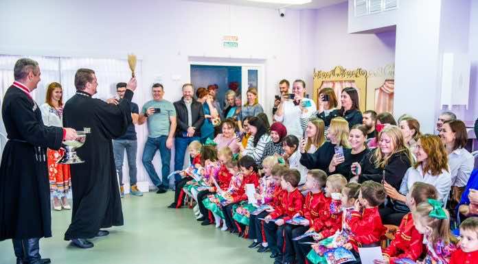 Священник принял участие в торжественном посвящении в казачата