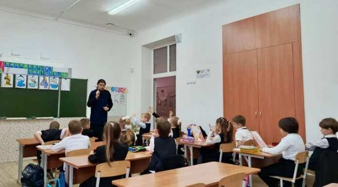 Священнослужитель встретился с учениками школы станицы Пластуновской