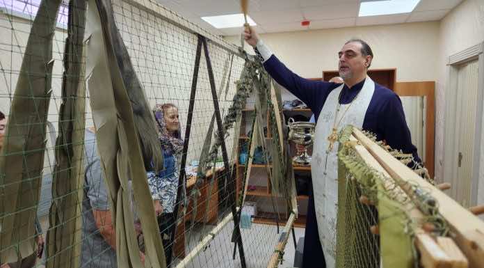 Благочинный освятил новый штаб помощи СВО и благословил трудящихся