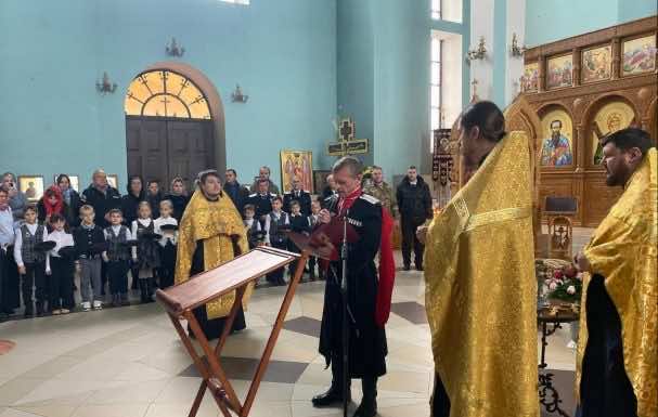 В Горячем Ключе первоклассников посвятили в казачата