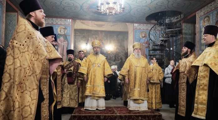 Митрополит Василий и епископ Сергий возглавили Всенощное бдение в Свято-Успенском соборе Новороссийска