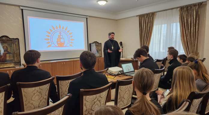 На базе храма Святой Троицы станицы Динской состоялась встреча со студентами Екатеринодарской духовной семинарии