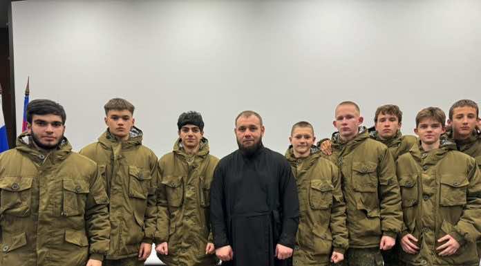 Роман Ермаков провёл встречу с воспитанниками Центра военно-патриотического воспитания «Патриот» станицы Старомышастовской