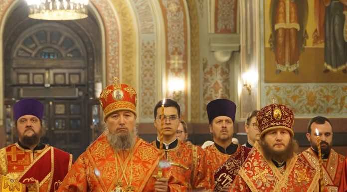 Митрополит Василий и епископ Серафим совершили Всенощное бдение в Свято-Екатерининском соборе