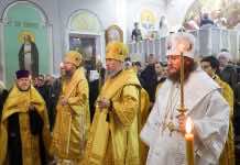 Митрополит Василий возглавил Всенощное бдение в Свято-Никольском кафедральном соборе Ейска