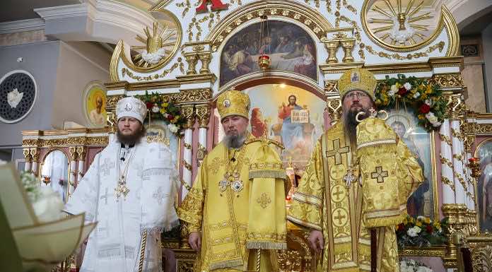 Глава Кубанской митрополии совершил Божественную литургию в Свято-Никольском соборе г. Ейска