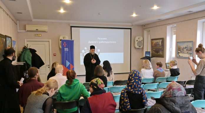 При Свято-Ильинском храме обсудили меры социальной поддержки многодетных семей и вопросы трудоустройства