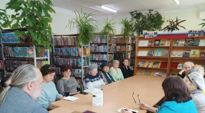 Благочинный встретился с участниками литературного клуба станицы Северской