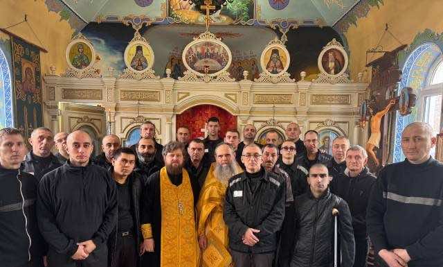 В храме при исправительной колонии состоялась Божественная литургия