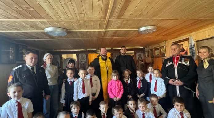 В станице Бакинской первоклассников посвятили в казачата