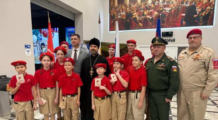 Протоиерей Сергий Лопасов принял участие в посвящении школьников в ряды Юнармии