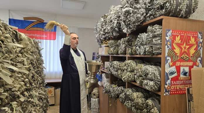 Протоиерей Иоанн Лапко освятил очередную отправку гуманитарного груза на передовую