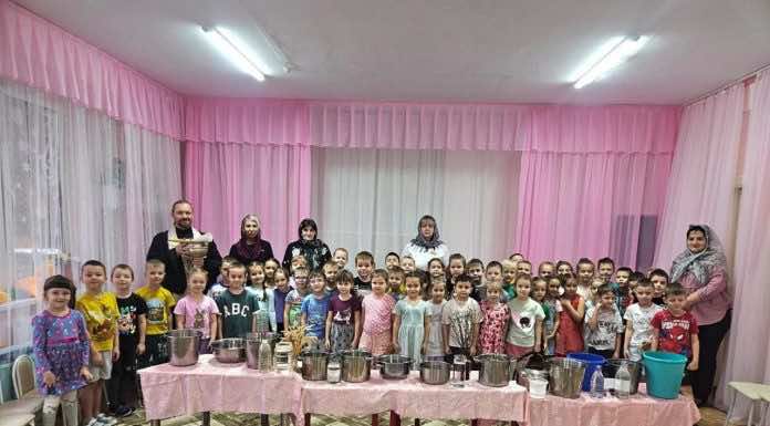 Священнослужители посетили учебные заведения и детские сады станицы Васюринской