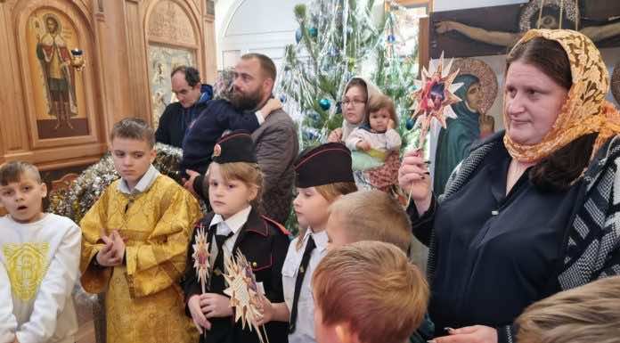 Ученики казачьих классов посетили храм Рождества Пресвятой Богородицы