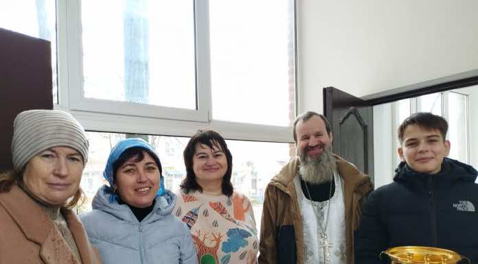 Настоятель храма Рождества Пресвятой Богородицы села Львовского освятил школу