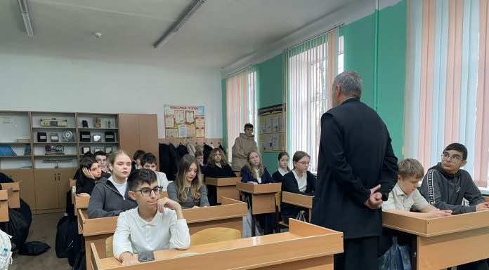 Иерей Евгений Ромазев провел урок духовности