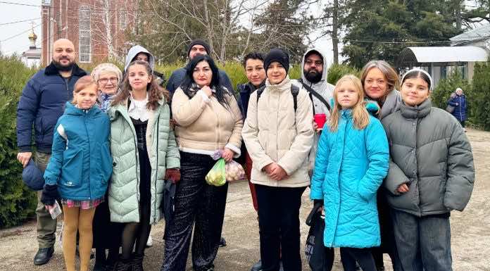 Воспитанники воскресной школы посетили пансионат для пожилых людей