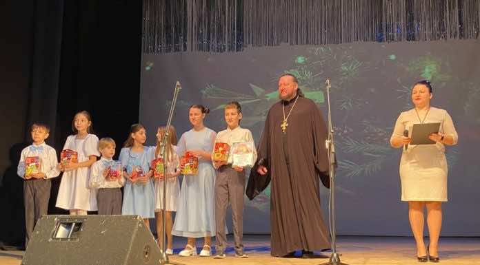 В Горячем Ключе благочинный поздравил победителей фестиваля «Светлый праздник — Рождество Христово»
