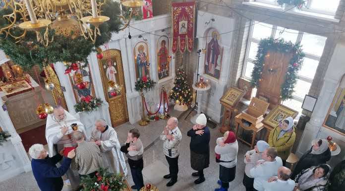 Пациенты Северского психоневрологического интерната постелили храм Святителя Спиридона Тримифунтского