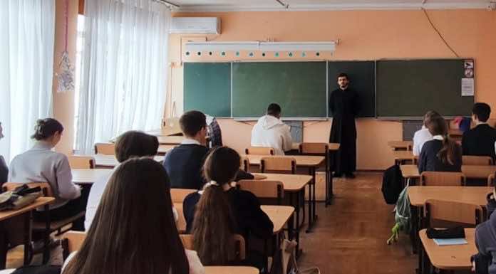 В Горячем Ключе для школьников провели урок, посвященный празднику Крещения Господня