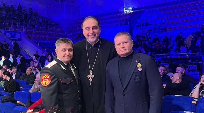 Протоиерей Иоанн Лапко благословил участников соревнований по боксу