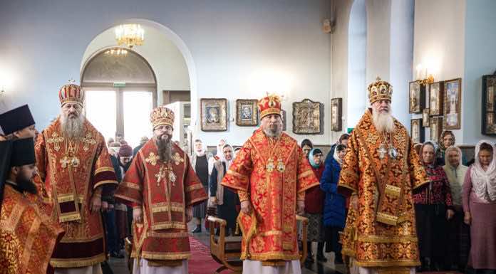 Митрополит Василий совершил Литургию в станице Павловской и поздравил епископа Стефана с тезоименитством