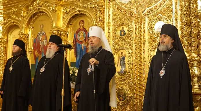 Митрополит Василий возглавил соборную Рождественскую Великую вечерню в Свято-Екатерининском кафедральном соборе