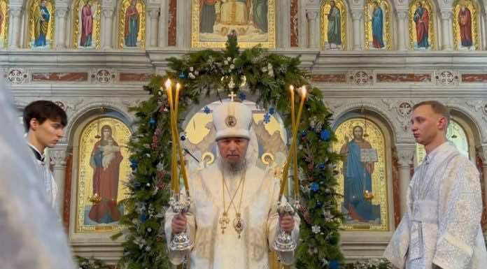 В Субботу по Рождестве Христовом митрополит Василий совершил Божественную Литургию в Александро-Невском соборе города Краснодара