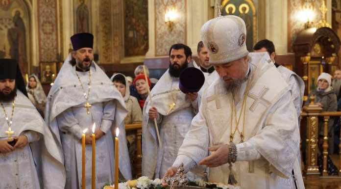 В Крещенский сочельник митрополит Василий совершил Литургию и Великое освящение воды в кафедральном соборе Краснодара