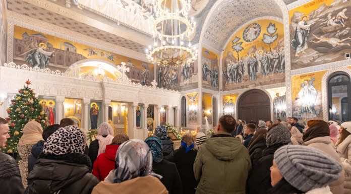 В храме апостолов Петра и Павла впервые прошли богослужения в верхнем приделе