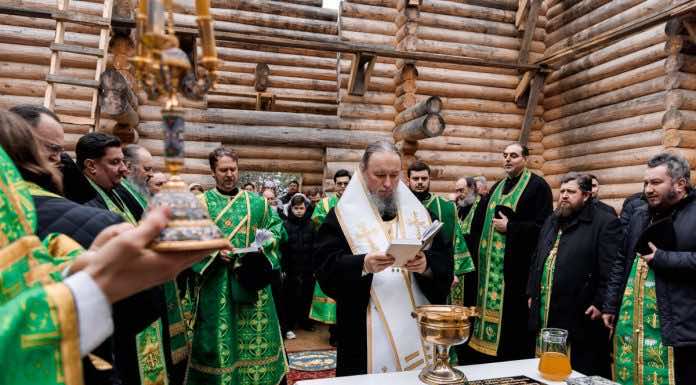 Митрополит Василий совершил Божественную Литургию в Свято-Покровском храме станицы Елизаветинской